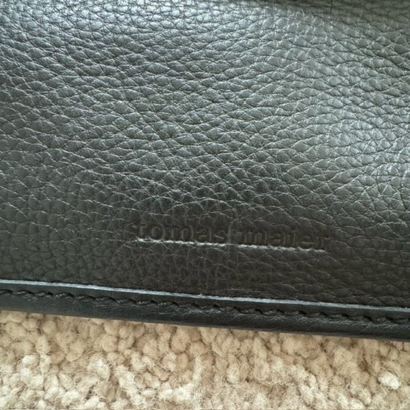 Tomas Maier Fold-Over Black Leather Clutch - Picture 5 of 7